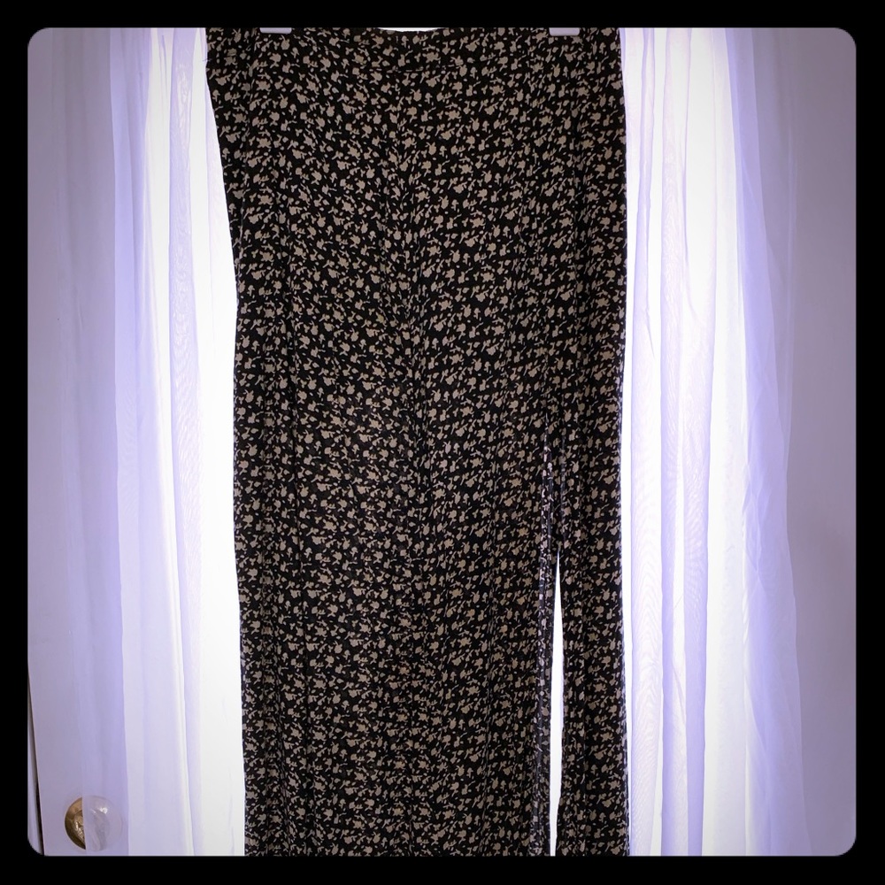Floral maxi skirt with slit